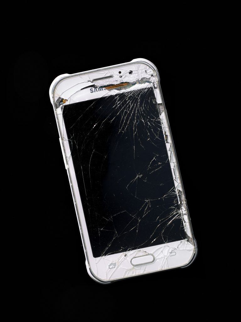 10_Auf_der_Flucht_mitgefuehrtes_Mobiltelefon_von_Mohammed_Ebrahimi__um_2014__c__Mohammed_Ebrahimi__Berlin