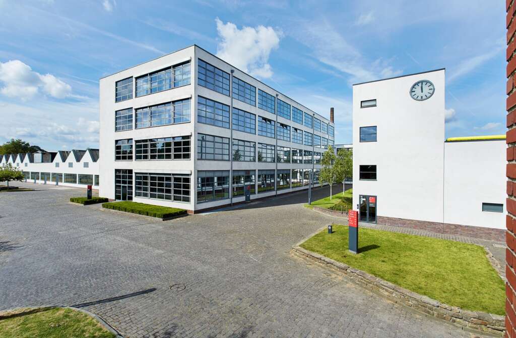 MAI_MvdRBP_Mies-im-Westen_HE-Gebaeude_Mies-van-der-Rohe-Business-Park_Foto-Makis-Foteinopulos_1