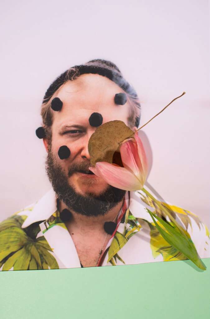 Bon Iver hat zwei neue Songs veröffentlicht. Die Songs mit den Titeln „Hey, Ma“ und „U (Man Like)“ schlagen nach dem letzten Album „22, A Million“ wieder ruhigere Töne an.
