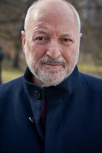 André Aciman im Interview über seinen neuen Roman „Fünf Lieben lang.“