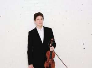 Die wichtigste Veranstaltung aus der Hamburger Klassik in diesem Dezember: Joshua Bell spielt mit Krysztof Urbanski in der Elbphilharmonie